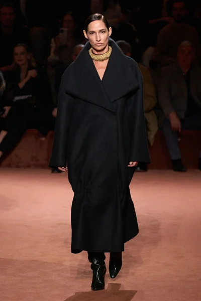 Look 10